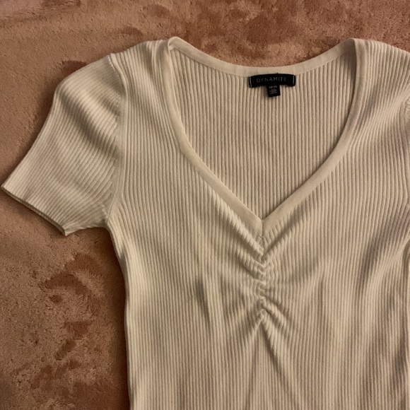 💗White deep neck tee - Picture 2 of 3